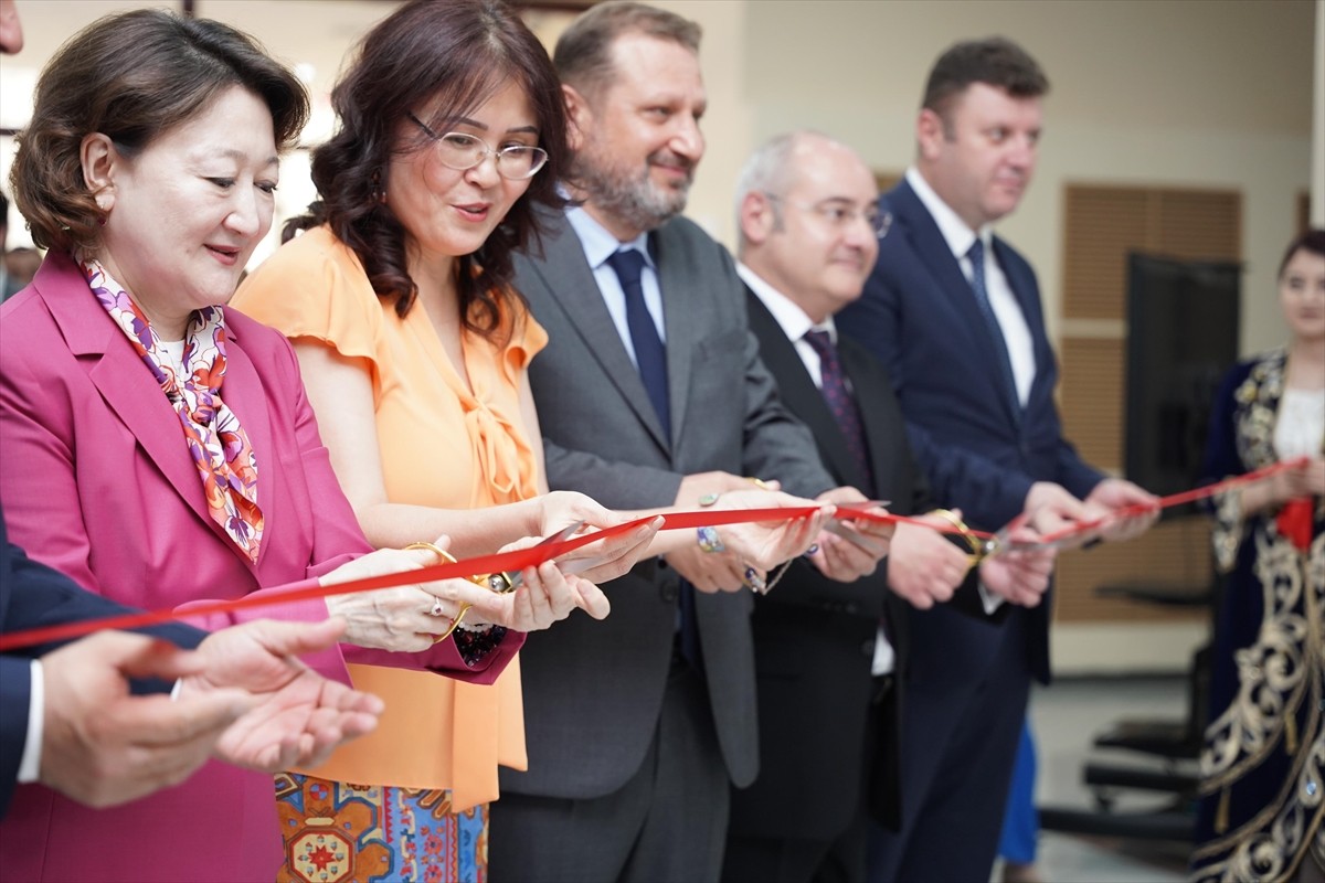 Türk dünyasının manevi başkenti Türkistan, Kaşgarlı Mahmud’un “Divanu Lugati’t-Türk” sözlüğünün...