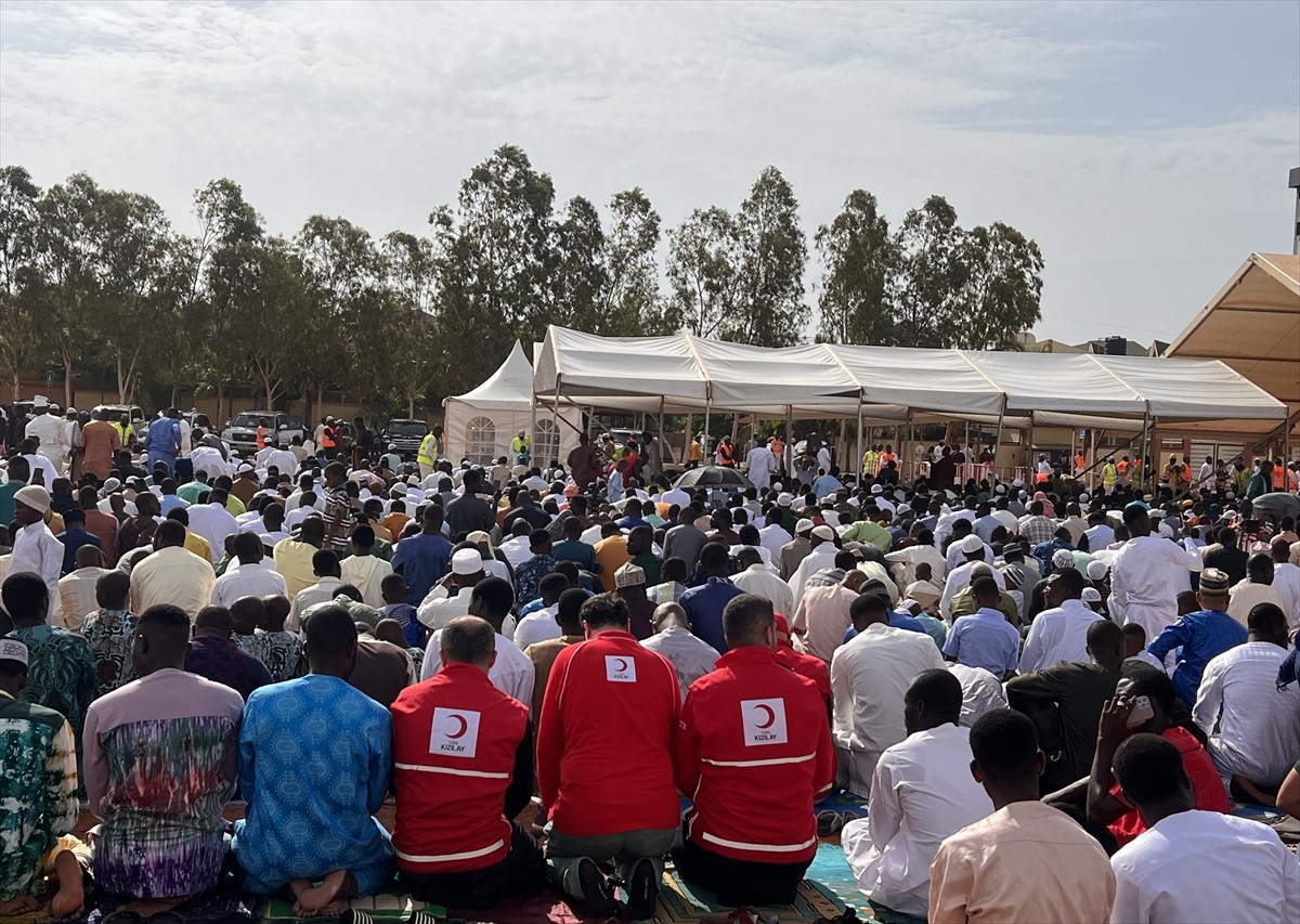 Türk Kızılay, gelenekselleşen vekaletle kurban kesim kampanyası kapsamında yurt içinde ve üç...