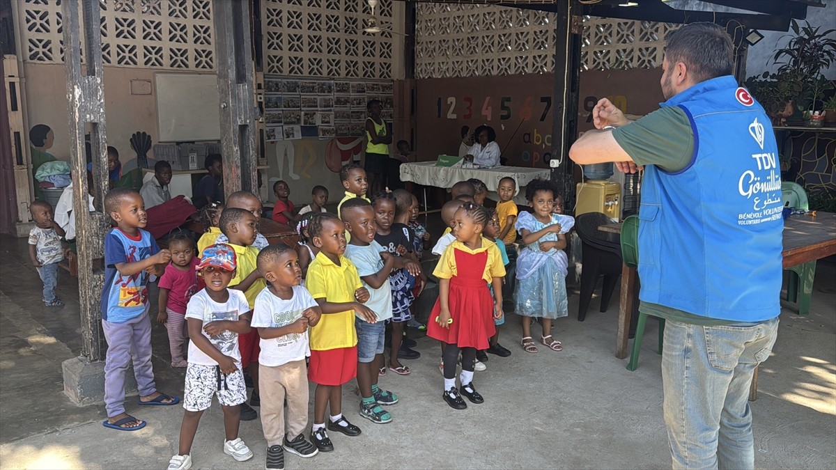 Türkiye'de hayırseverlerin katkılarıyla temin edilen yardımlar, Kurban Bayramı dolayısıyla...