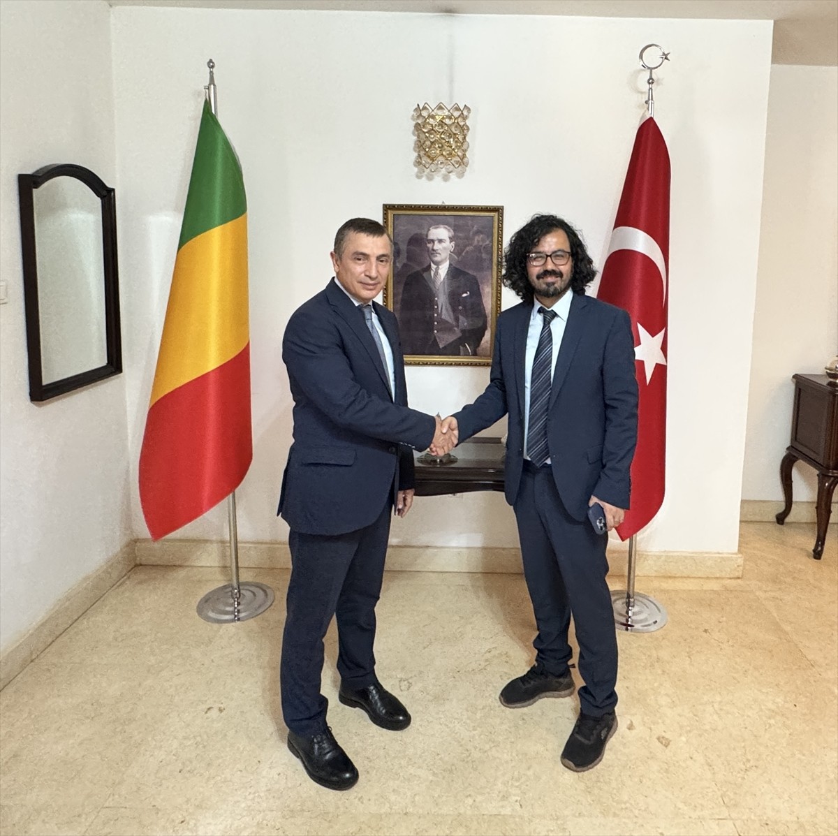 Türkiye'nin Bamako Büyükelçiliğinde bayramlaşma programı düzenlendi. Türkiye'nin Bamako...