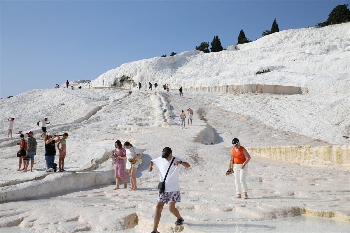 Türkiye'nin en önemli turizm destinasyonlarından Pamukkale, Kurban Bayramı tatilinde 53 bin 363...