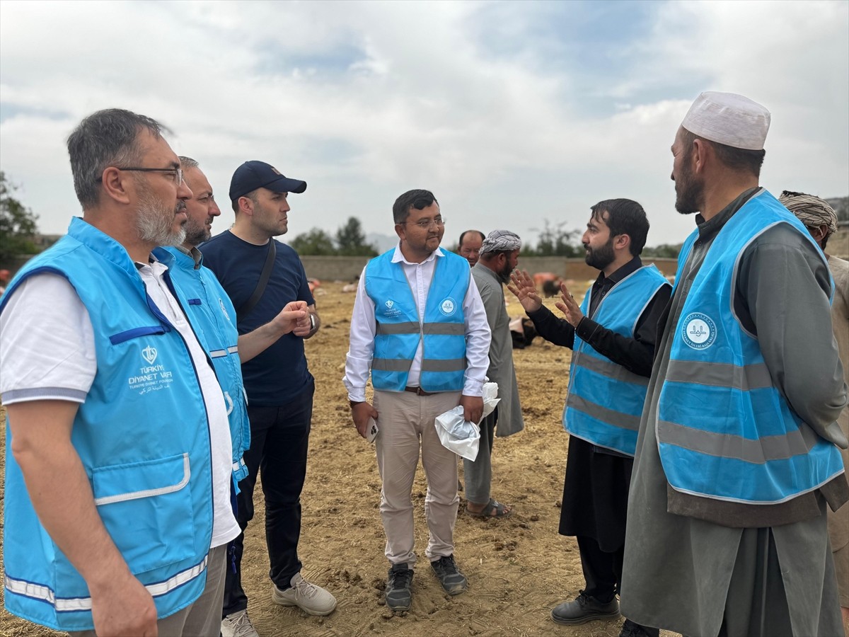 Türkiye Diyanet Vakfı (TDV), vekaletle kurban kesim organizasyonu Afganistan'da 8 bin 400 hisse...