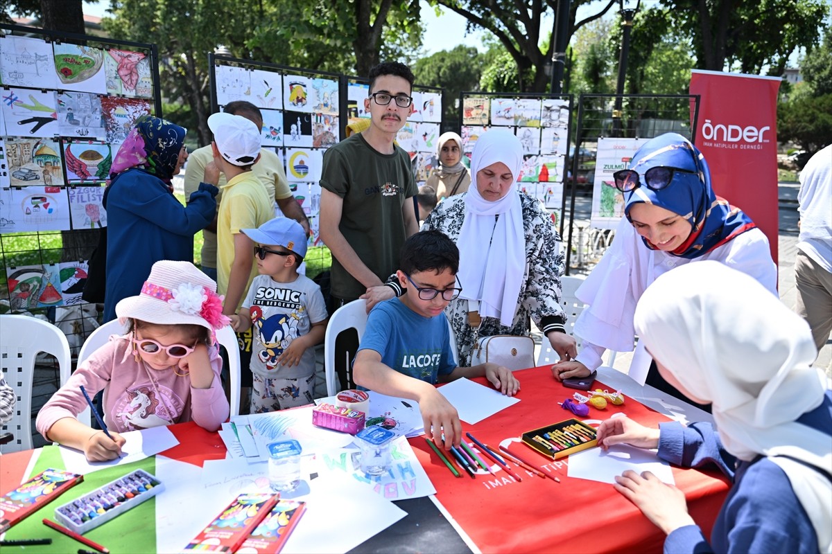 Türkiye genelindeki imam hatip okullarında eğitim gören gençlerin katılımıyla "Gazze'nin Sesi Ol...