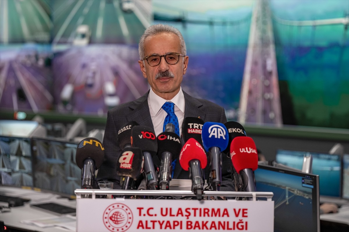 Ulaştırma ve Altyapı Bakanı Abdulkadir Uraloğlu(fotoğrafta), Karayolları Genel Müdürlüğünün (KGM)...