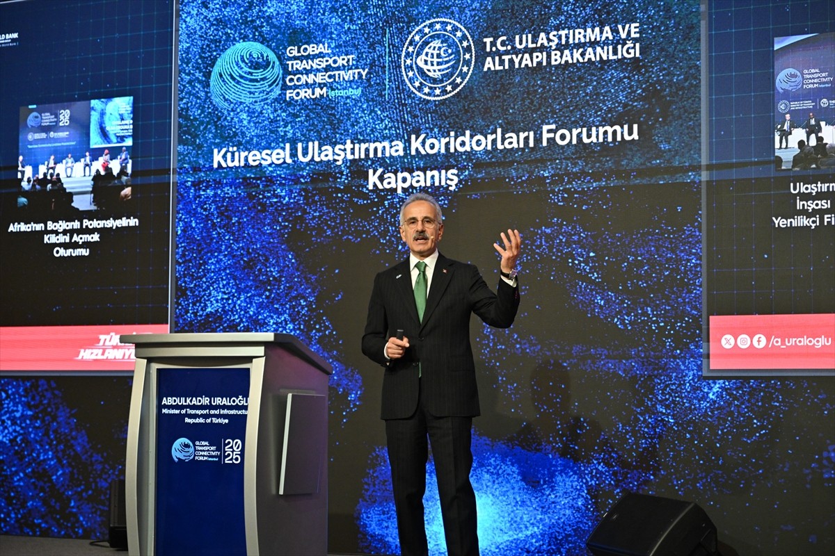 Ulaştırma ve Altyapı Bakanı Abdülkadir Uraloğlu, İstanbul Kongre Merkezi'nde düzenlenen, Küresel...