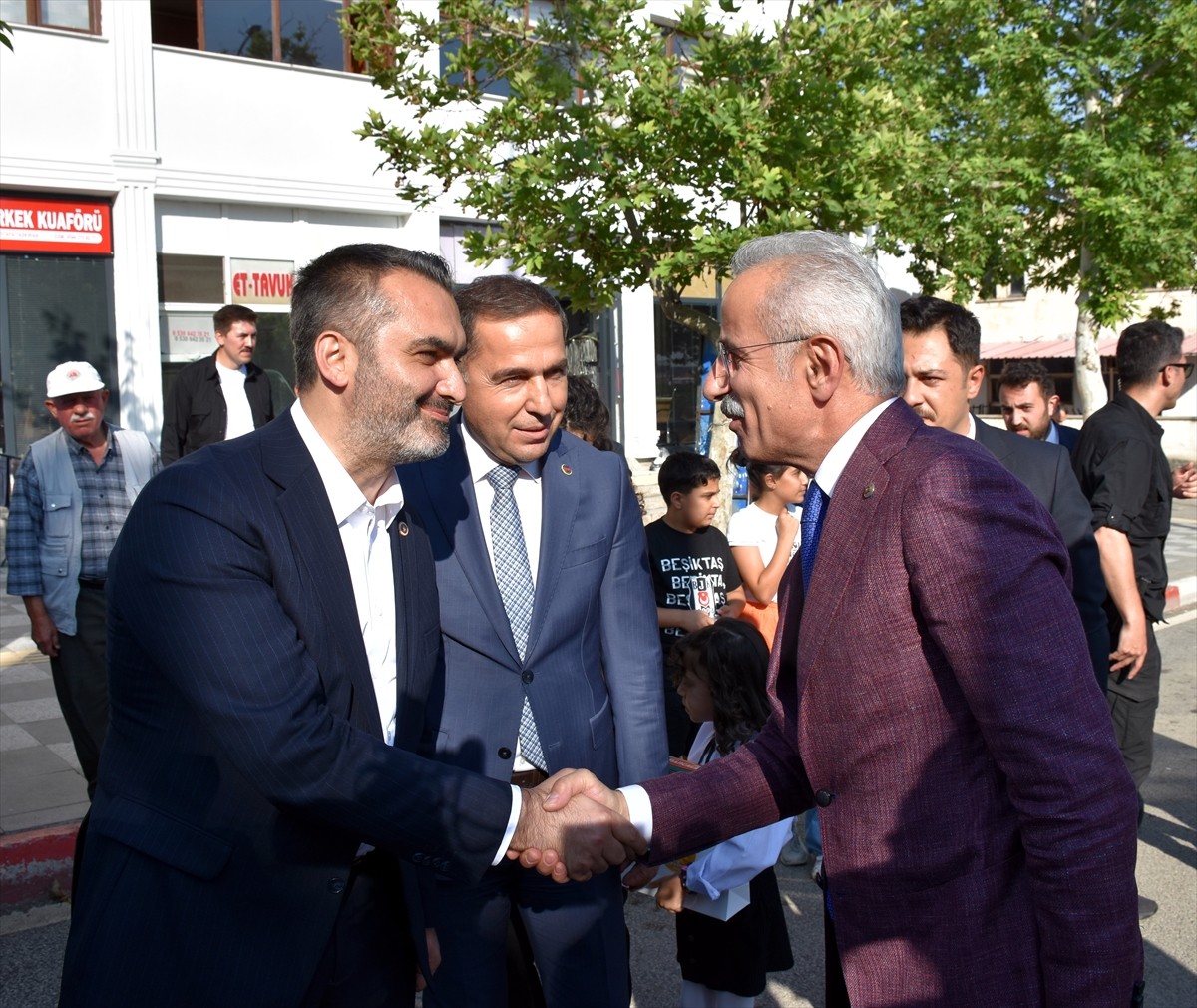 Ulaştırma ve Altyapı Bakanı Abdulkadir Uraloğlu, Kırıkkale'nin Delice ilçesine ziyarette bulundu....