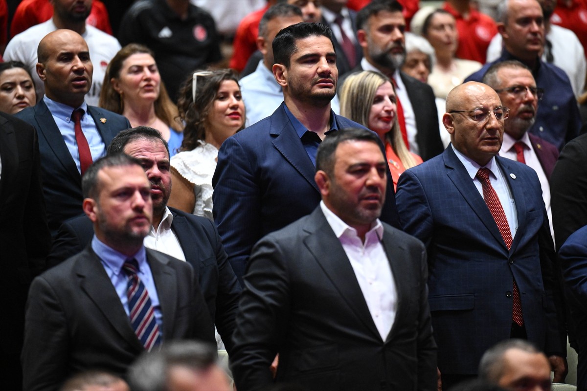 Ülke TV'nin geleneksel olarak düzenlediği "9. Sporun Devleri Buluşuyor" ödül töreni, Ankara'da...