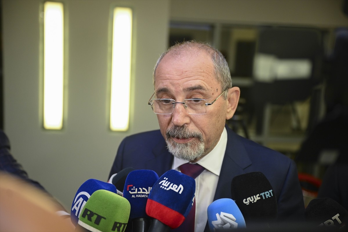 Ürdün Dışişleri Bakanı Eymen es-Safedi, Arap Birliği Dışişleri Bakanlarının İsrail'in İran'a...