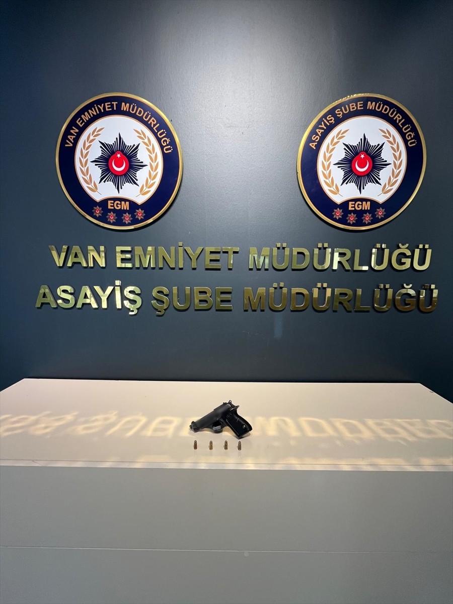 Van'da farklı suçlardan aranan 545 kişi yakalandı, 110'u cezaevine teslim edildi. Operasyonlarda...