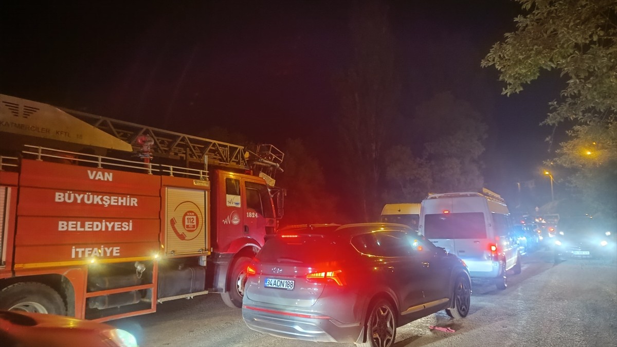 Van'ın Bahçesaray ilçesinde çaya düşen 16 yaşındaki Senem Kızıl hayatını kaybetti. İhbar üzerine...