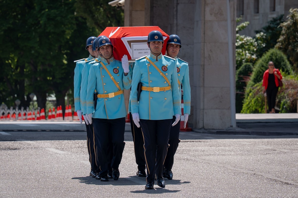 Vefat eden 21. Dönem Niğde Milletvekili Mükerrem Levent için Meclis'te cenaze töreni...