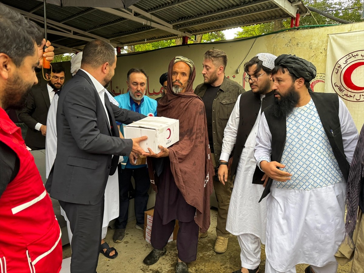 Vekaletle kurban kesim organizasyonu kapsamında Afganistan'da bulunan Türkiye Diyanet Vakfı (TDV)...