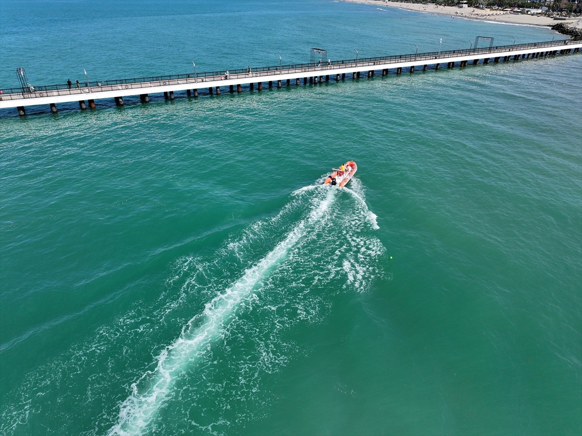 Yaz mevsiminde boğulma vakalarının önüne geçmek için uzmanlar, rüzgarlı havalarda, yasak yerlerde...