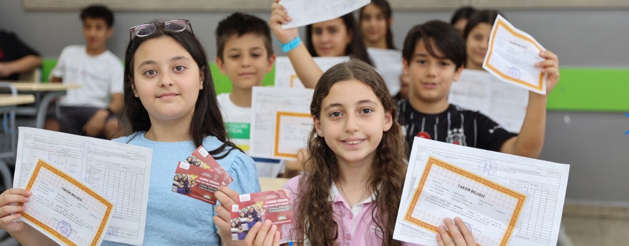 Yüzbinlerce öğrenci için dev sürpriz: Karnesini getirene verilecek