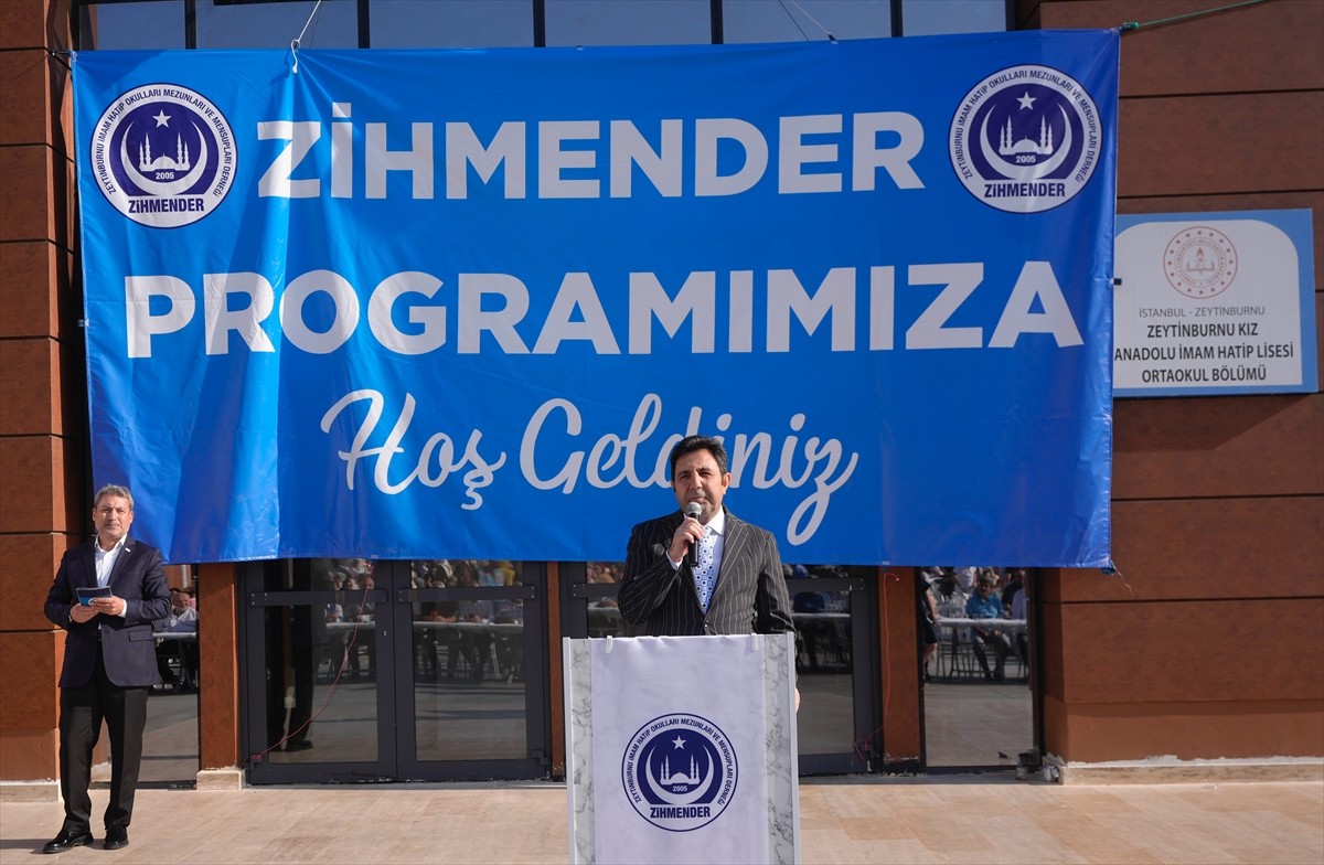 Zeytinburnu İmam Hatip Okulları Mezunları ve Mensupları Derneğinin (ZİHMENDER) organize ettiği...