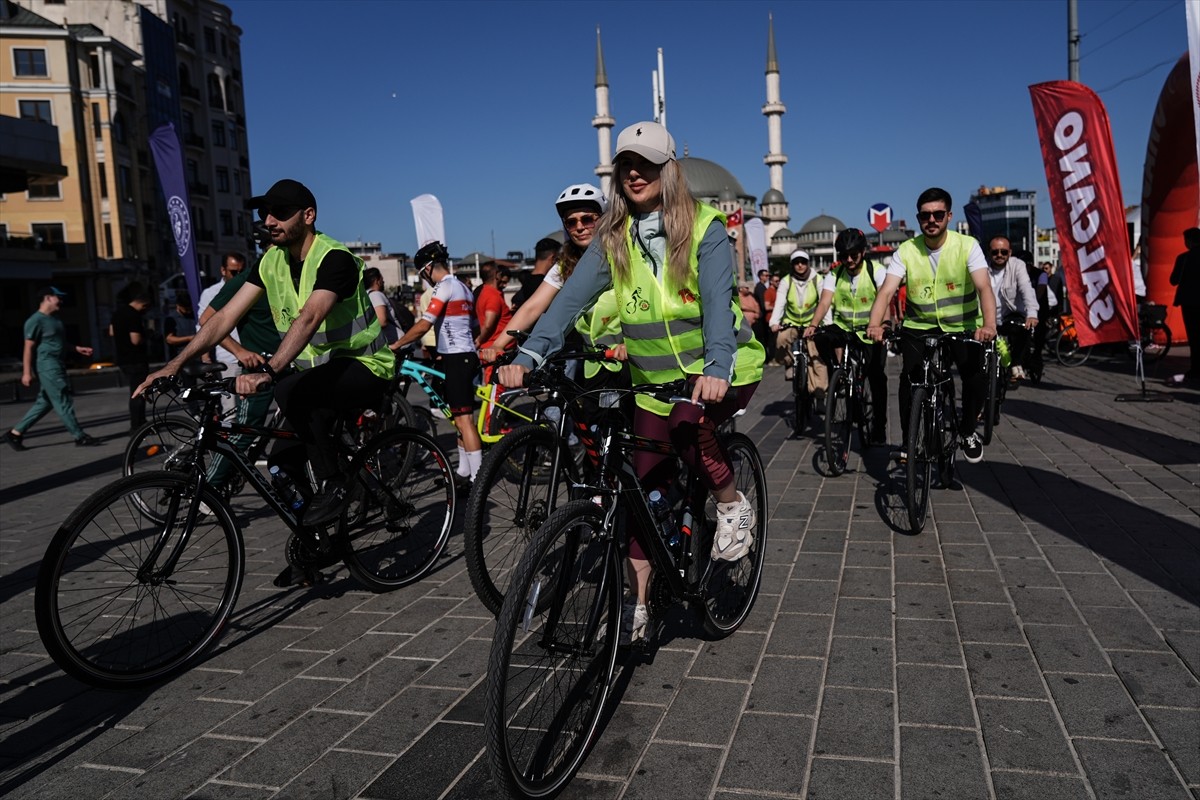 15 Temmuz Derneği ile Bisiklet Federasyonunca "Tek Bayrak Altında Kardeşlik İçin Pedal Çevir"...