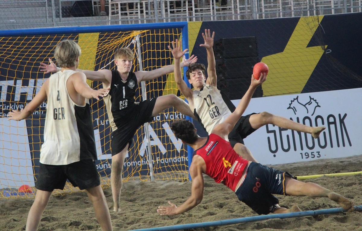 17 Yaş Altı EHF Avrupa Plaj Hentbolu Şampiyonası'nda erkeklerde Almanya, kadınlarda İspanya...