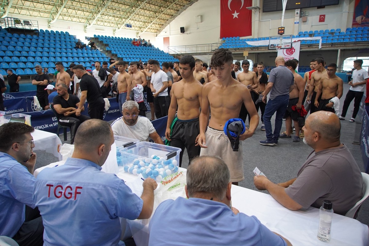 664. Tarihi Kırkpınar Yağlı Güreşleri'nde mücadele edecek pehlivanların kayıt işlemleri başladı....
