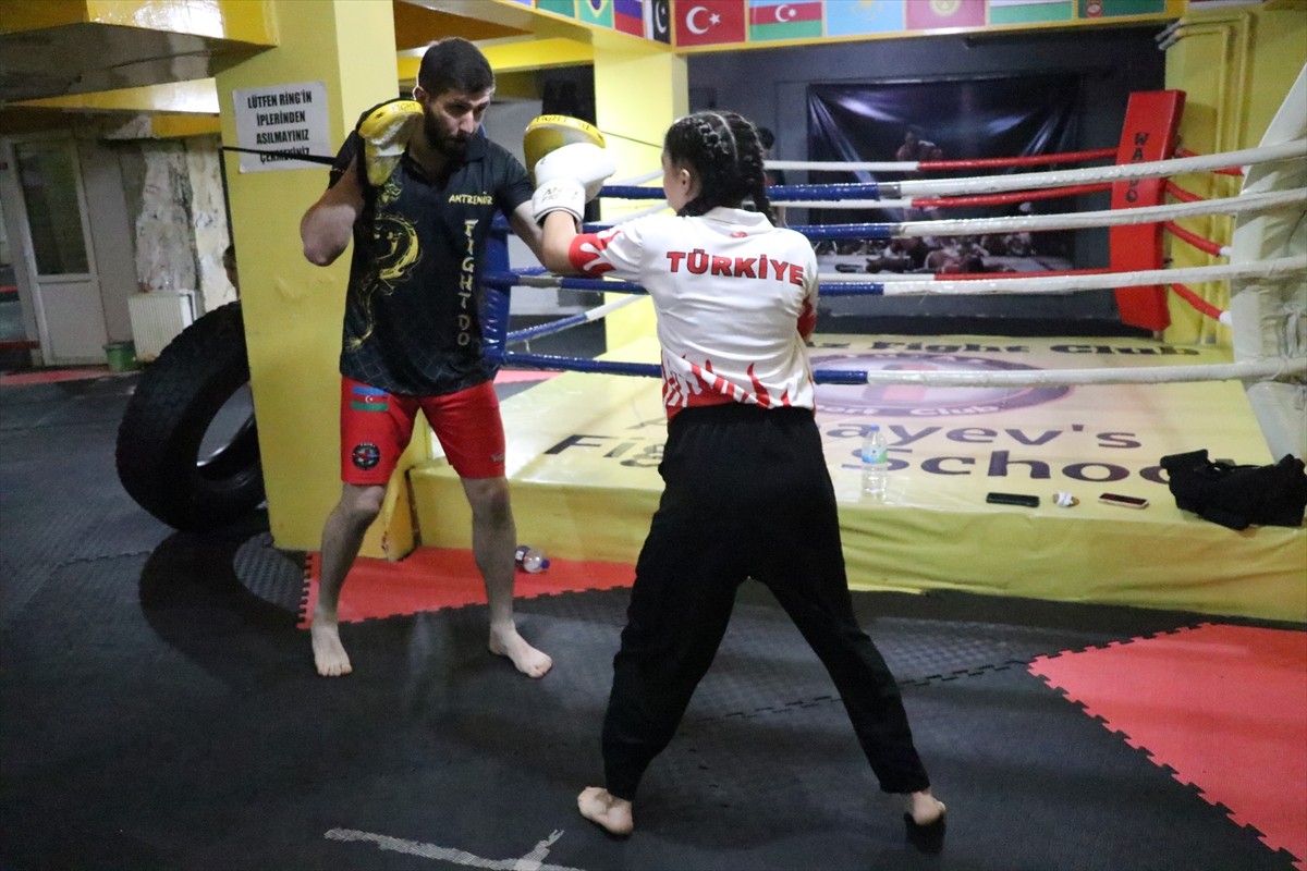 8. Açık Balkan Wushu Kung Fu Şampiyonası'nda altın madalya kazanan Karabüklü 3 kardeş, Avrupa ve...