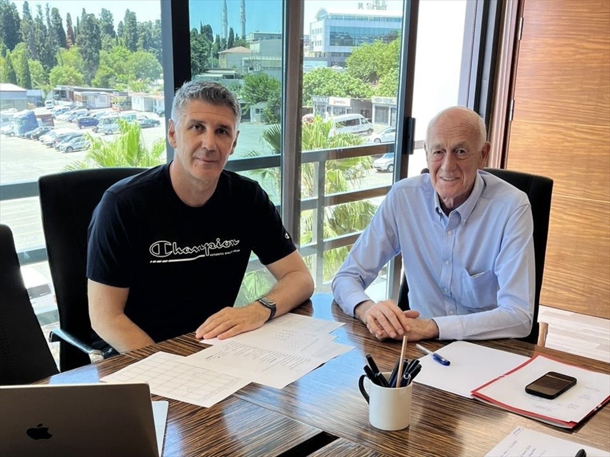 A Milli Erkek Voleybol Takımı'nda başantrenörlük görevine Slobodan Kovac getirildi. Türkiye...