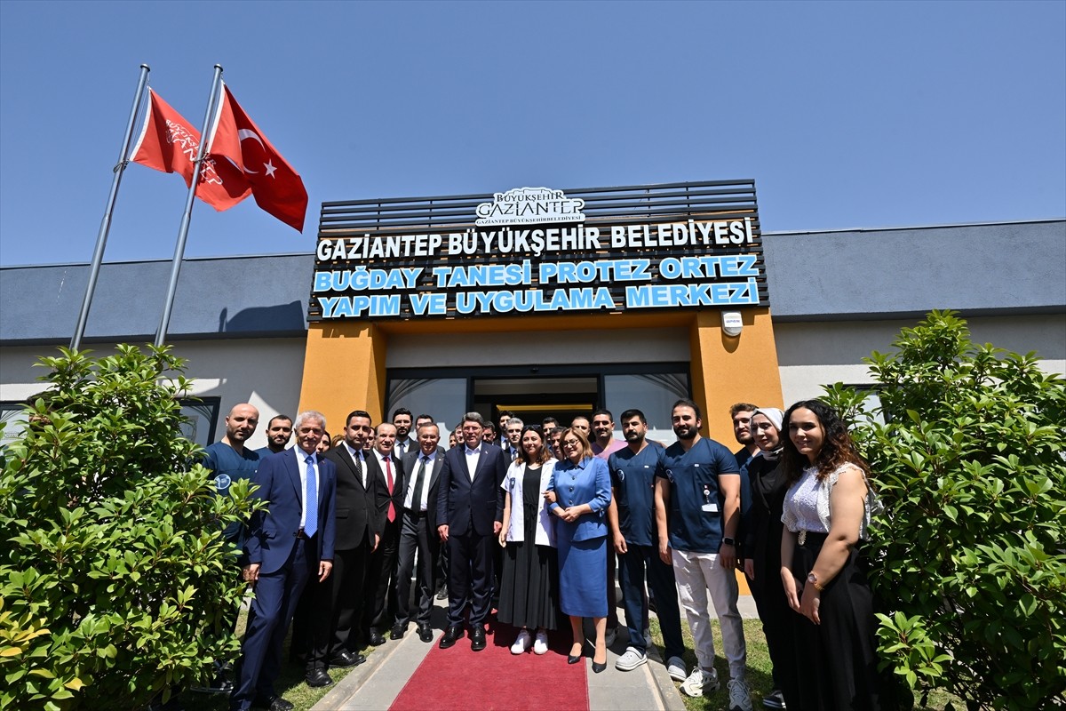 Adalet Bakanı Yılmaz Tunç, Gaziantep Büyükşehir Belediyesi bünyesinde hizmet veren Buğday Tanesi...