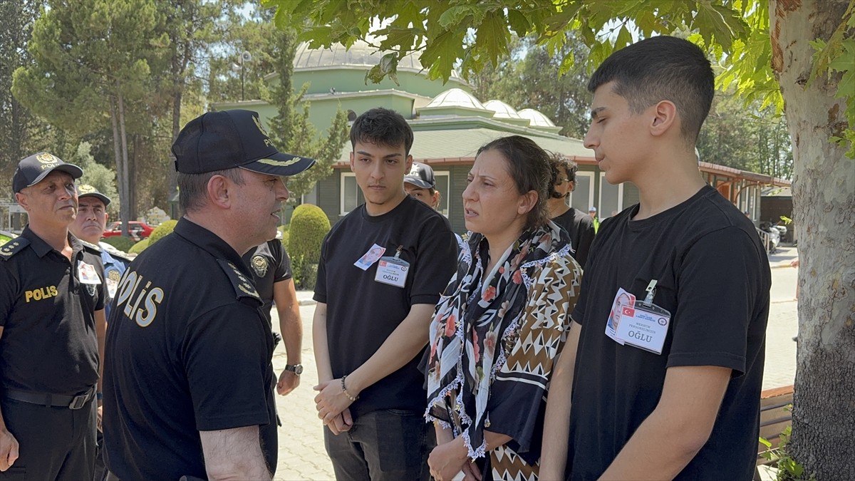 Adana'da geçirdiği kalp krizi sonucu yaşamını yitiren polis memurunun cenazesi toprağa verildi....