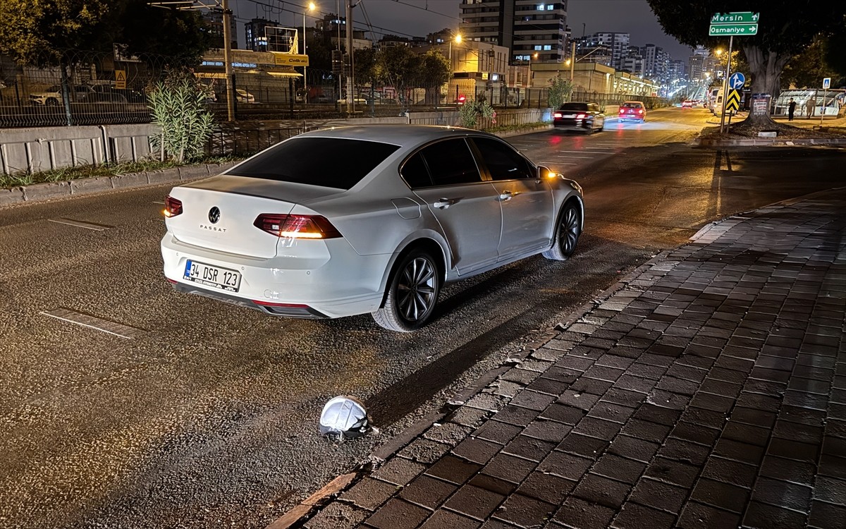 Adana'da otomobille çarpışan motosikletteki bir kişi öldü, bir kişi yaralandı.
