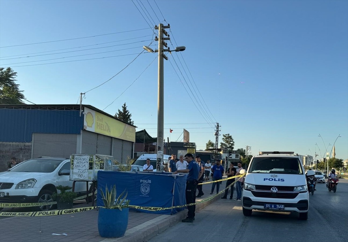 Adana'nın merkez Seyhan ilçesinde bir kişi tartıştığı kadını tabancayla vurduktan sonra aynı...