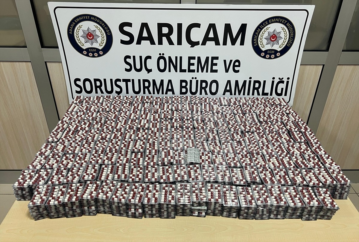 Adana'nın Sarıçam ilçesinde 27 bin 412 uyuşturucu etkili hap ele geçirildi, 2 şüpheli gözaltına...
