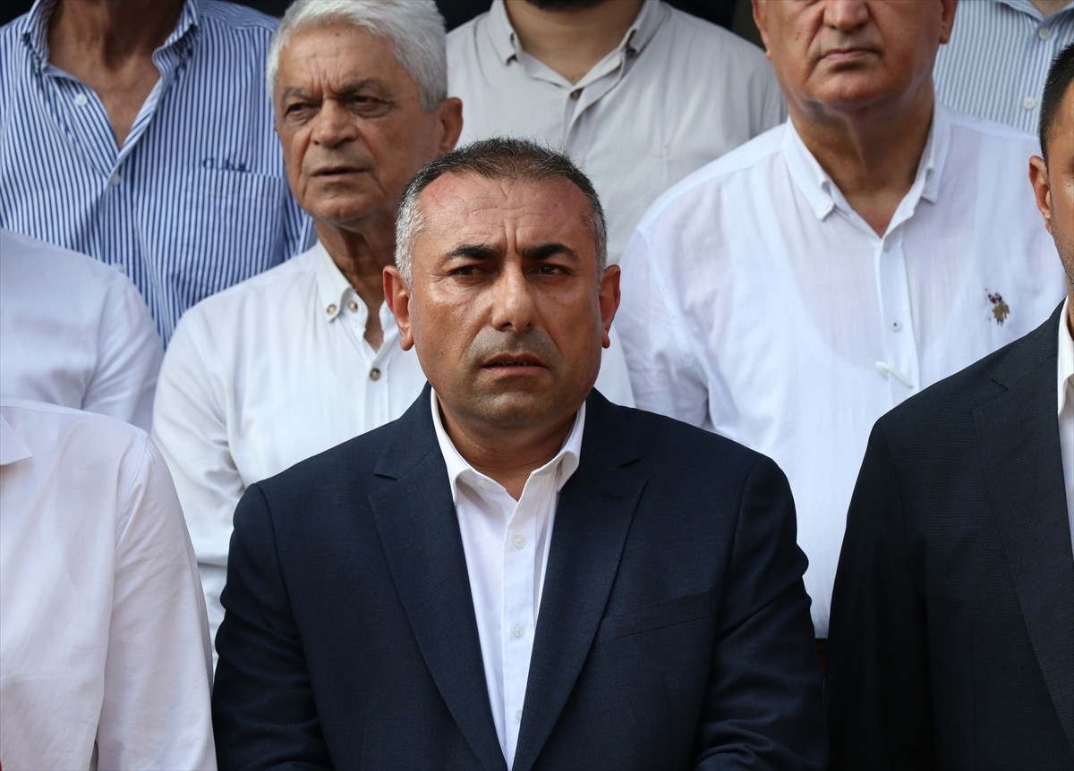 Adana Büyükşehir Belediye Başkanı Zeydan Karalar'ın tutuklanıp görevden uzaklaştırılmasının...