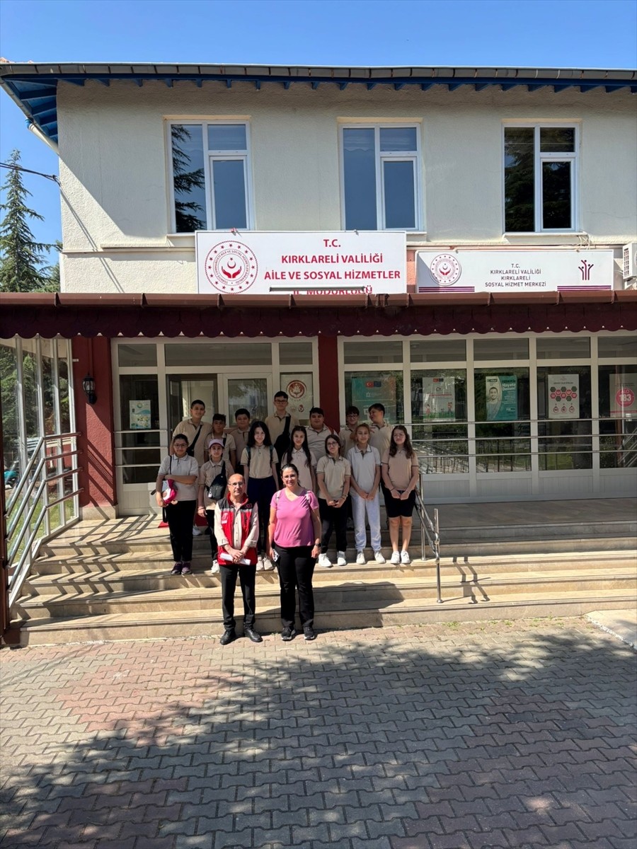 Aile ve Sosyal Hizmetler Bakanlığı ile Milli Eğitim Bakanlığının iş birliğiyle ortaokul...