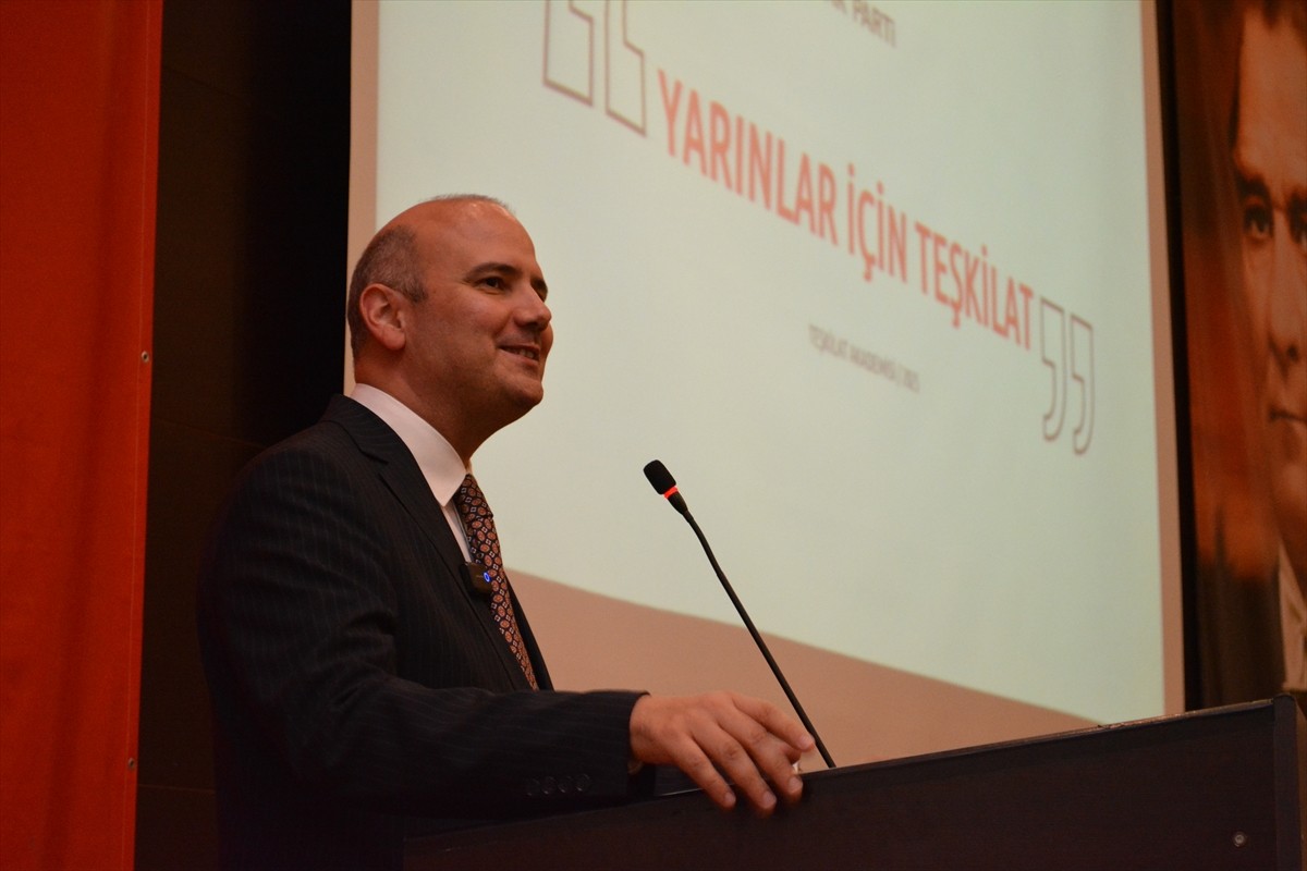 AK Parti Genel Başkan Yardımcısı Ömer İleri, AK Parti Genel Merkez AR-GE ve Eğitim Başkanlığı...