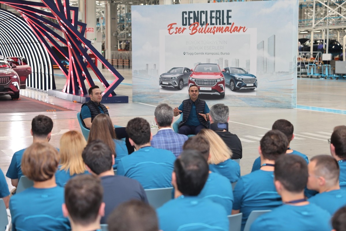 AK Parti Genel Merkez Gençlik Kolları Başkanlığı tarafından başlatılan "Gençlerle Eser...