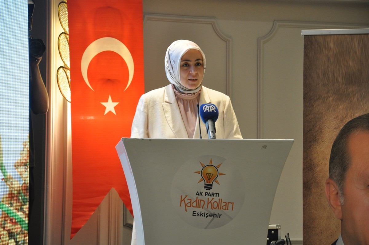 AK Parti Genel Merkez Kadın Kolları Başkanı Tuğba Işık Ercan, kentteki bir otelde düzenlenen...