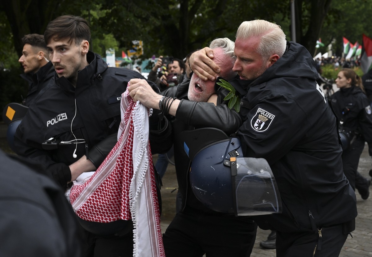 Almanya'nın başkenti Berlin'de, İsrail'in Gazze'de yaptığı soykırımı protesto etmek ve Filistin'e...