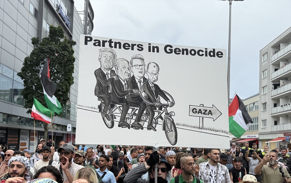 Almanya’nın başkenti Berlin’de İsrail’in Gazze’ye saldırılarını protesto etmek ve Filistin’e...