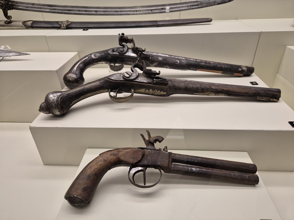 Anadolu'da demirin yaklaşık 3 bin 500 yıllık serüvenini konu alan "Hapalki: Demir" sergisi...