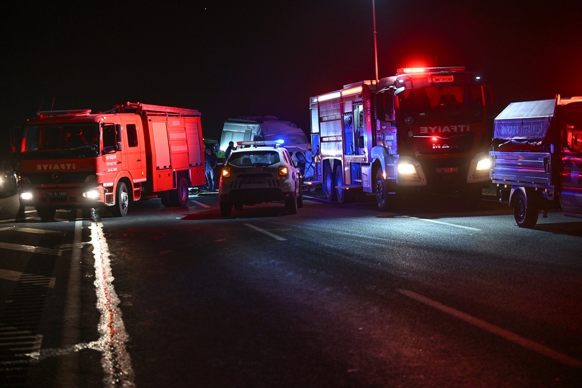Ankara'nın Sincan ilçesinde minibüsle çarpışan otomobilin sürücüsü hayatını kaybetti. İhbar...