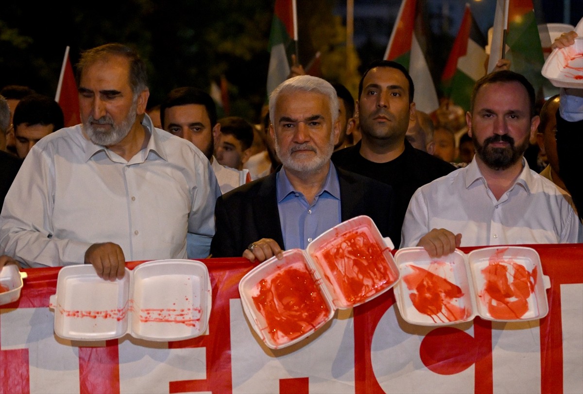 Ankara Filistin Dayanışma Platformu (ANFİDAP) üyelerince, "Gazze Ölüyor, Artık Yeter" temasıyla...