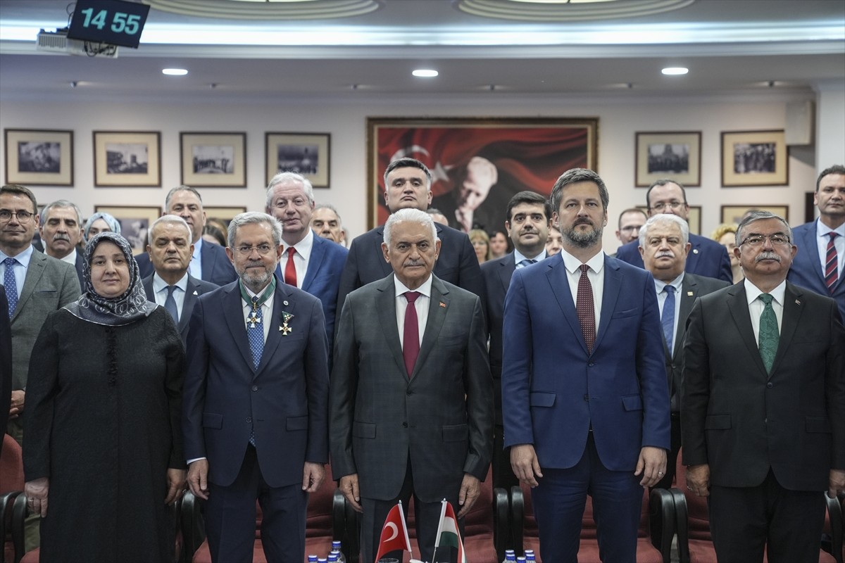 Ankara Üniversitesi Rektörü Prof. Dr. Necdet Ünüvar'a, "Macaristan Devlet Liyakat Nişanı" verildi....