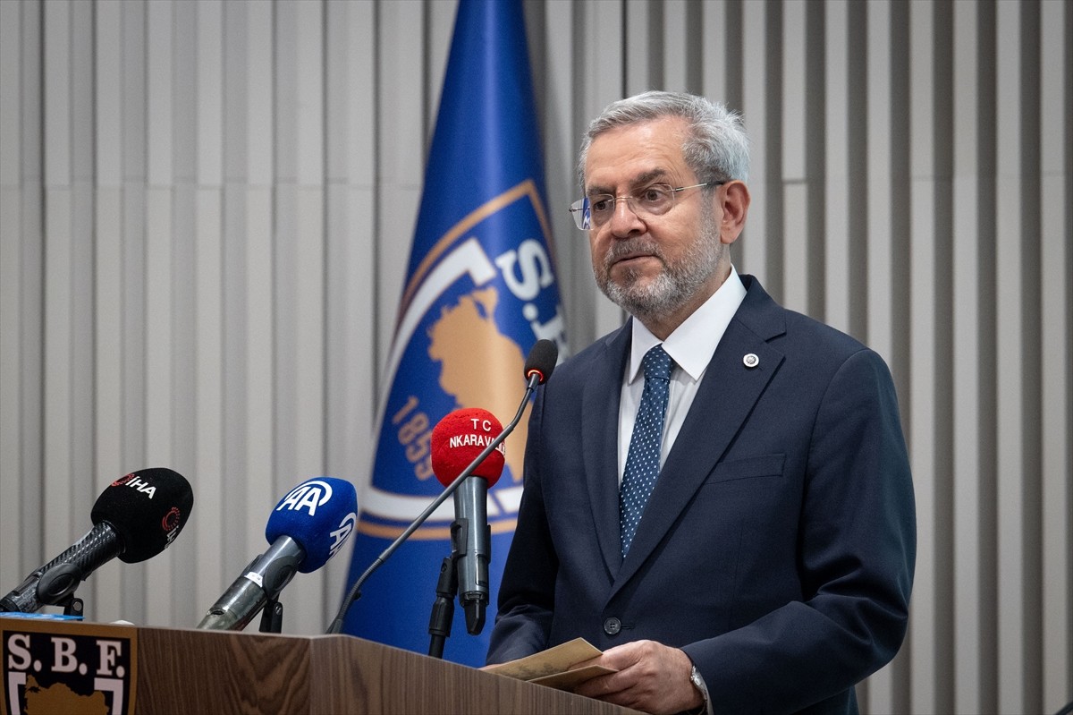 Ankara Valiliği ile Ankara Üniversitesi iş birliğinde hayata geçirilen ve Ankara'daki 1425 muhtarı...