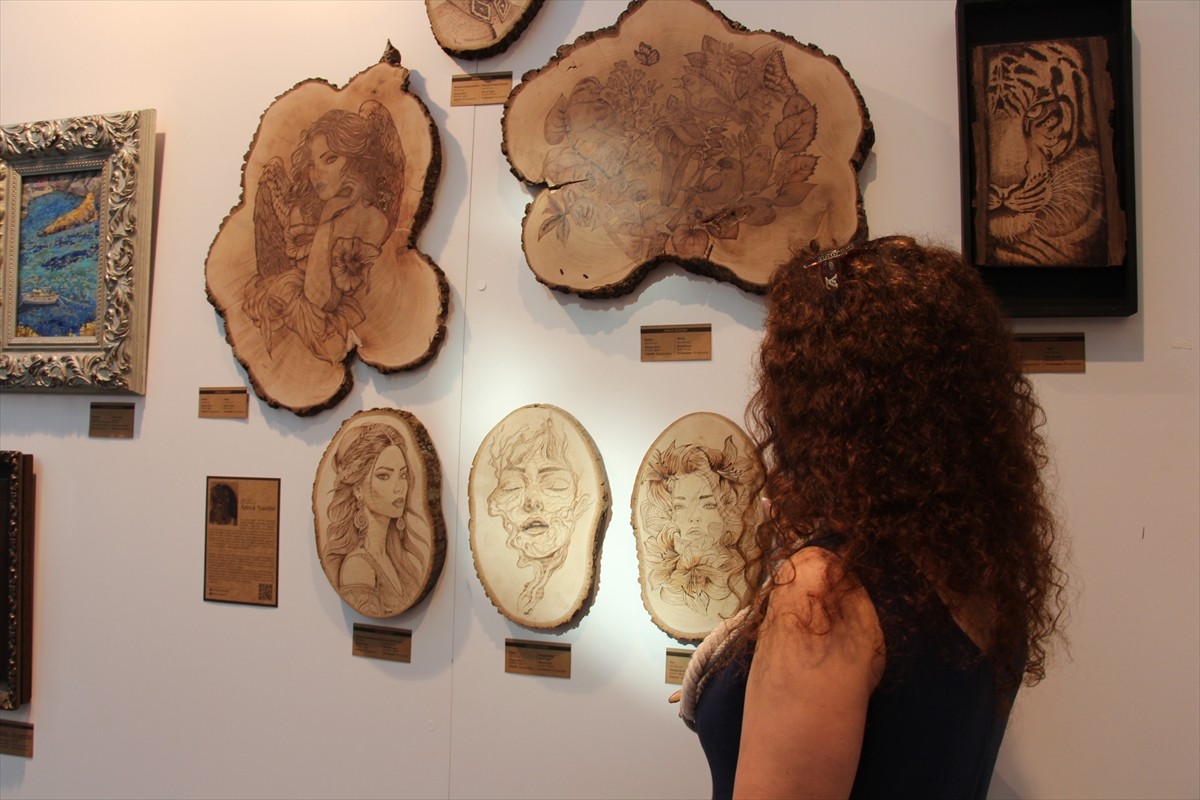 Antalya'da bu yıl ilki düzenlenen Artconcept Antalya Sanat Fuarı’nda, Yeni Alanyalılar...