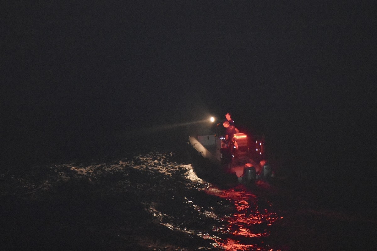 Antalya'da Düden Şelalesi'nin denize döküldüğü noktadan bir kişinin denize düştüğü ihbarı üzerine...