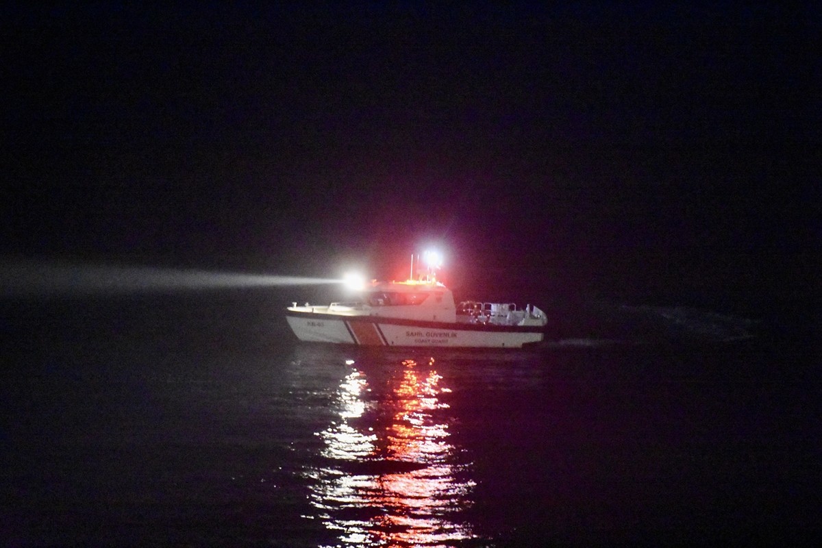 Antalya'da Düden Şelalesi'nin denize döküldüğü noktadan bir kişinin denize düştüğü ihbarı üzerine...