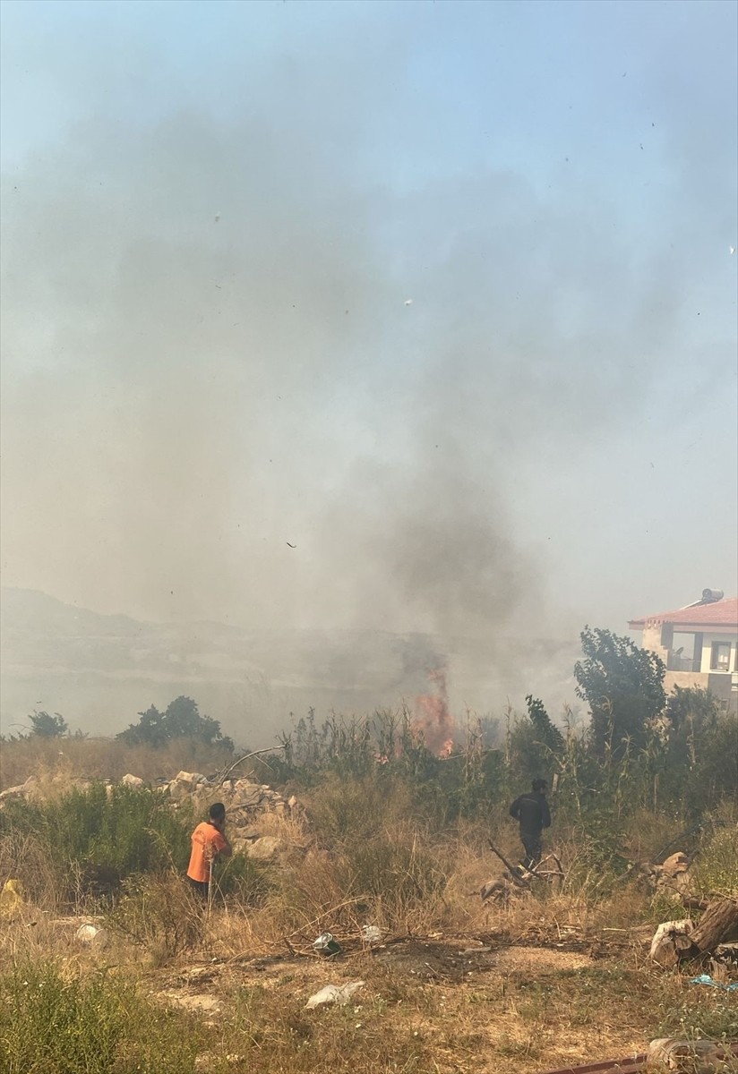 Antalya'nın Manavgat'taki ormanlık alanda çıkan yangın kontrol altına alındı.