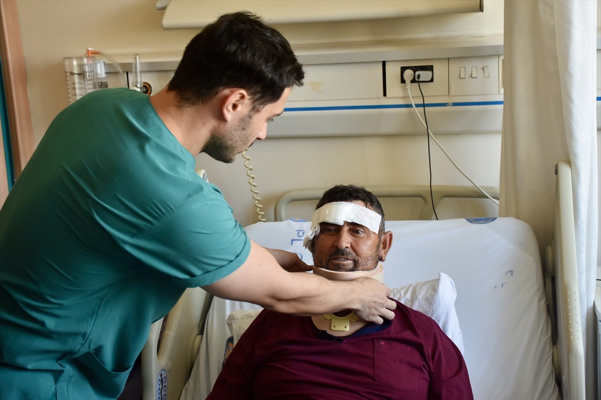 Antalya'nın Manavgat ilçesinde hayvan parkından kaçan aslanın saldırması sonucu yaralanan Süleyman...