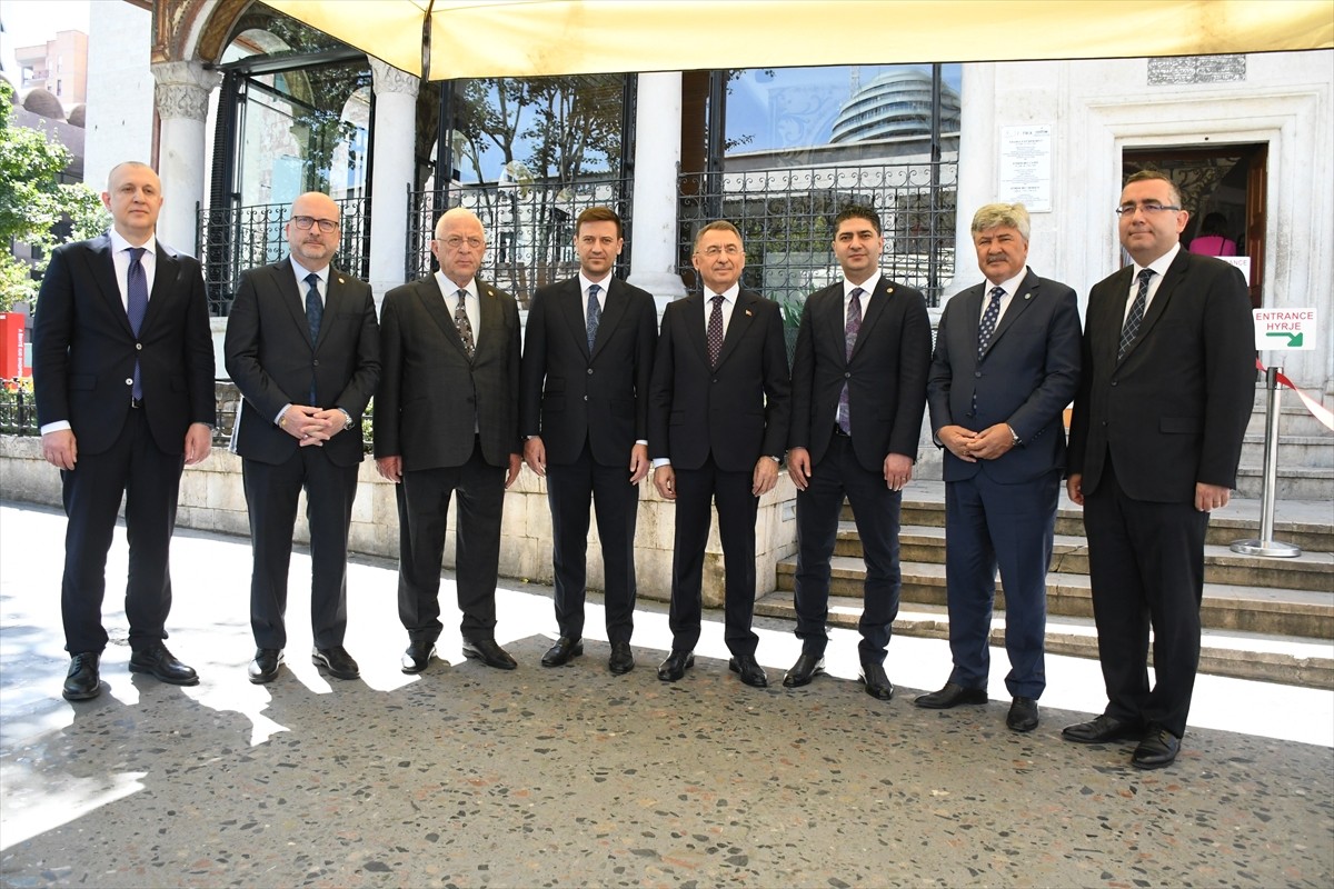 Arnavutluk'ta temaslarda bulunmak üzere başkent Tiran'a gelen TBMM Dışişleri Komisyonu Başkanı...