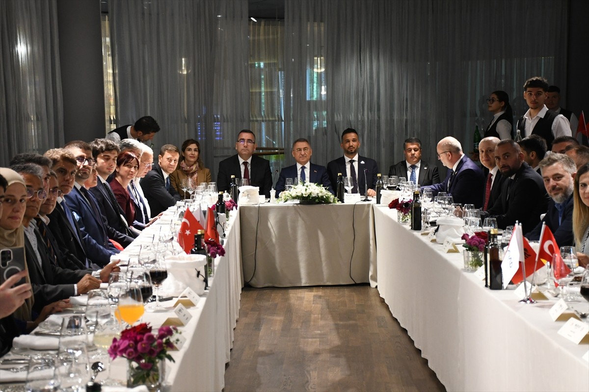 Arnavutluk'ta temaslarda bulunmak üzere Tiran'a gelen TBMM Dışişleri Komisyonu Başkanı Fuat Oktay...