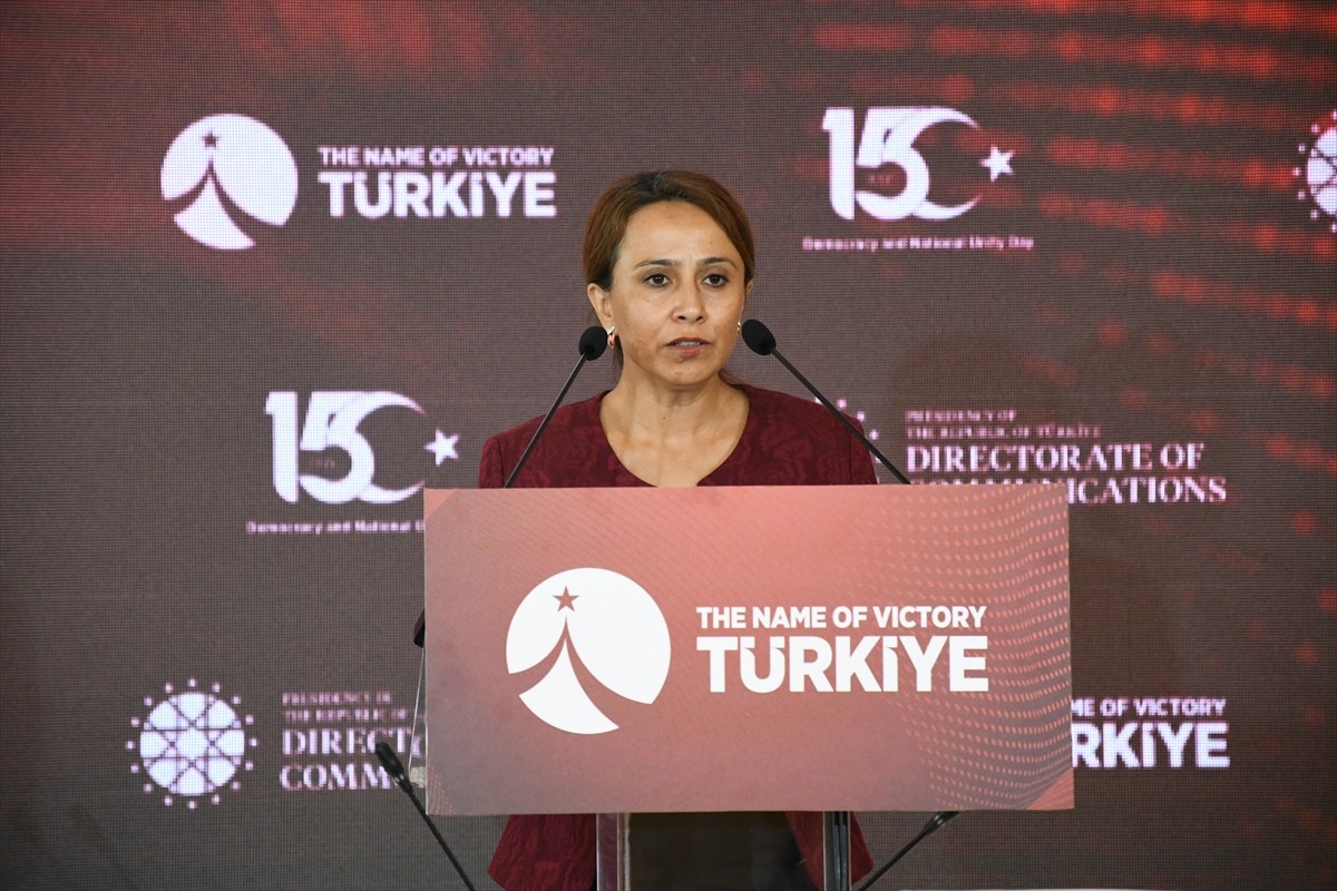 Arnavutluk'un başkenti Tiran'da, "Zaferin Adı Türkiye" konulu panel düzenlendi. Türkiye'nin Tiran...