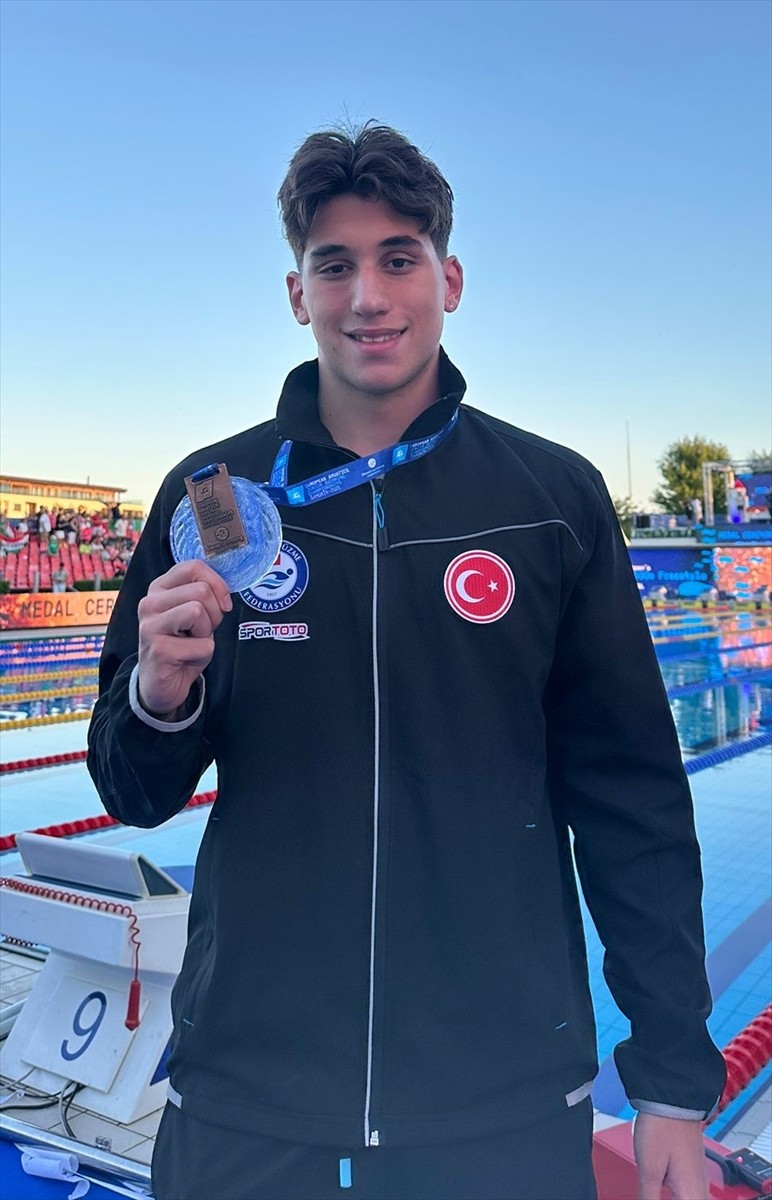 Avrupa Gençler Yüzme Şampiyonası'nda yarışan milli sporcu Nusrat Allahverdi (fotoğrafta), erkekler...